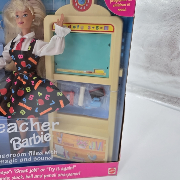 1995 Teacher Barbie Doll Set • Classroom Playset • Talking Barbie • New in Box - Picture 3 of 10